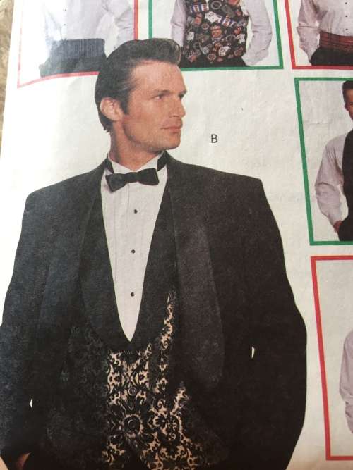 PATTERN MCCALL`S 8000 (COMPLETE) - MEN`S VEST, BOW TIE & CUMMERBAND (SIZE S-M-L)