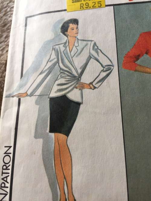 PATTERN STYLE 1299 (MICHAEL KORS, COMPLETE) - JACKET&SKIRT (SIZE 14)