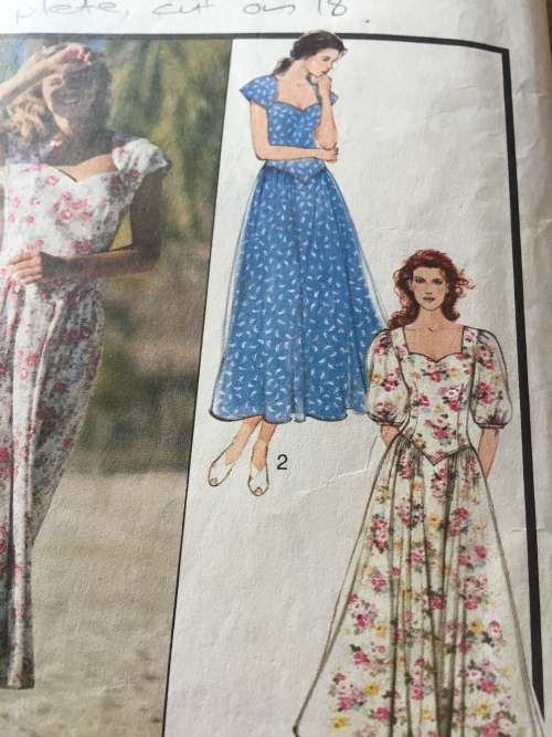 PATTERN STYLE 1751 (COMPLETE, CUT ON 18) - DRESSES (SIZE 8-18)