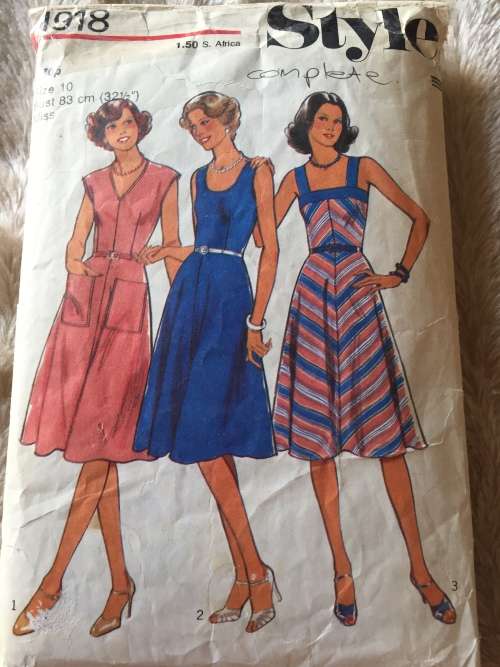 PATTERN STYLE 1918 (VERY VINTAGE, COMPLETE) - DRESSES (SIZE 10)