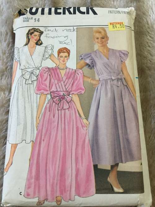 PATTERN BUTTERICK 6443 (BACK NECK FACING EXCL) - DRESSES (SIZE 14)