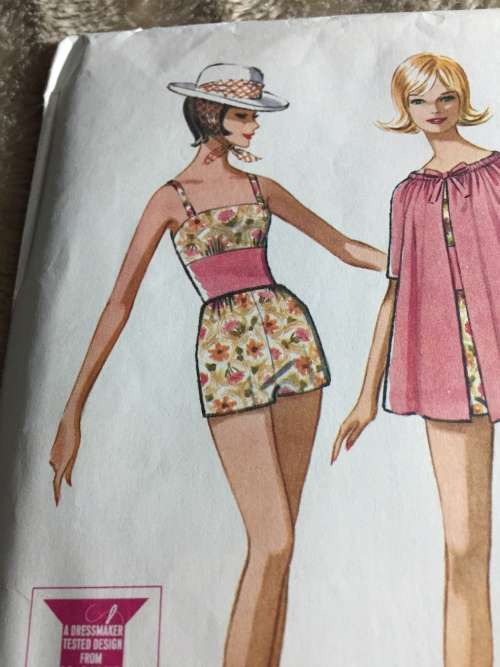 PATTERN MCCALL`S 6861*1963 (VERY VINTAGE, TIDY PATTERNS) - BATHING SUIT & BEACH COAT (SIZE 14)