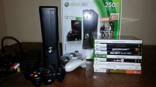 Xbox 360 Slim 250GB + 2 Remotes + 9 Games