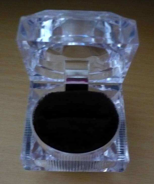 Crystal clear plastic  Ring boxes.  Clear plastic case  with Velt inner.   10 available.