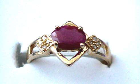 10k SOLID YELLOW GOLD MADAGASCAN RUBY AND DIAMOND RING.   SIZE 7.