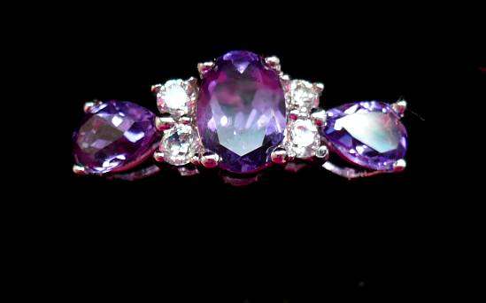 *GIFT*   14k SOLID WHITE GOLD BRAZILIAN PURPLE  AMETHYST AND WHITE SAPPHIRE RING.