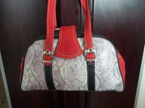 **Stunning 100%  Genuine leather SMALLER Hand Bag in  BLACK&WHITE. Great modern style, made to last!