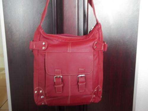 ****Stunning 100%  Genuine leather  Hand Bag in  MAROON RED. Great modern style, made to last!