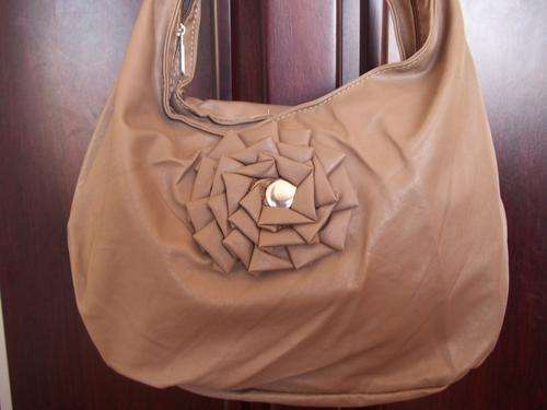 **Gorgeous ladies hand bag in TAN BROWN. Trendy and fashionable. A great Buy!