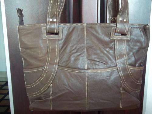 **ONLY ONE**NEW ARRIVAL**stunning 100%  Genuine leather LARGE TRAVEL/HAND Bag in BROWN.