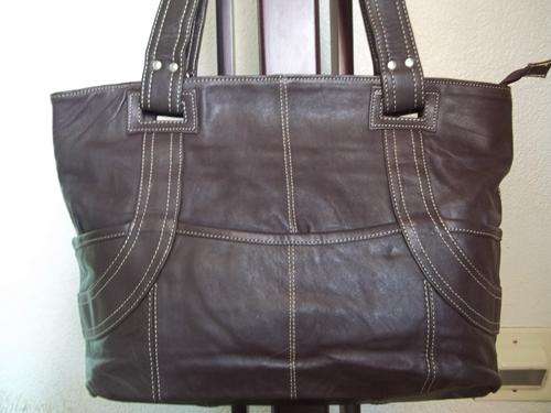 **NEW ARRIVAL**stunning 100%  Genuine leather LARGE TRAVEL/HAND Bag in BROWN.
