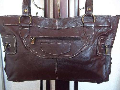 *NEW ARRIVALS***Stunning 100%  Genuine leather  Hand Bag in  DARK BROWN. A great buy!.