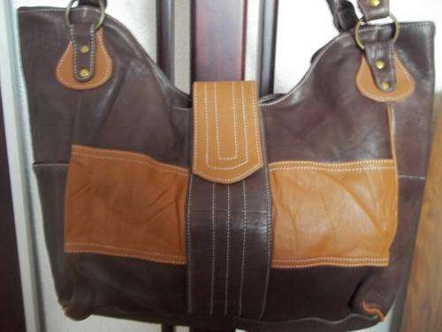 *NEW ARRIVALS***Stunning 100%  Genuine leather  Hand Bag in BROWN . A great buy!.