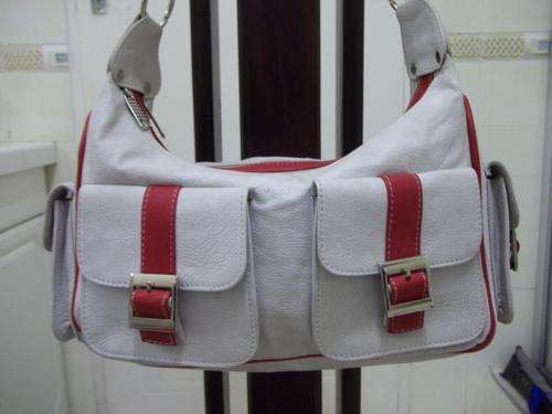 **ONLY 1*NEW ARRIVALS***Stunning 100%  Genuine leather  Hand Bag in  RED & WHITE A great buy!.