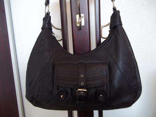 WOW! GORGEOUS NEW ARRIVALS***Stunning 100%  Genuine leather  Hand Bag in BLACK. A great buy!.