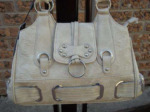 ***ONLY ONE***Stunning Ladies leather Bag in CREAM.  A Great buy! Great Quality! Must have Elegance.