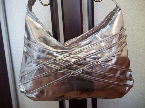 **Beautiful ladies Soft leather look hand bag in SILVER!. Great everyday hand bag.