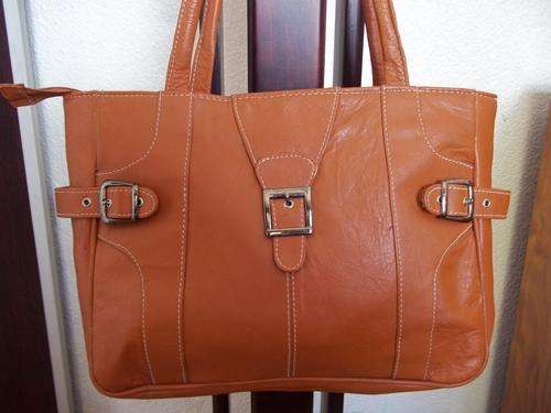 *** NEW ARRIVALS***Stunning 100%  Genuine leather Hand Bag in TAN BROWN . A great buy!.