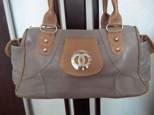 *Only One!*NEW ARRIVALS***Stunning 100%  Genuine leather  Hand Bag in CAMEL. A great buy!.