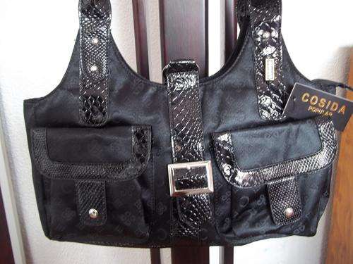 **Gorgeous ladies hand band in BLACK. Trendy and fashionable. A great Buy!