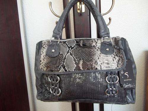 ***ONLY ONE***Stunning Ladies leather Bag in GREY.  With sequence.A Great buy! Great Quality!
