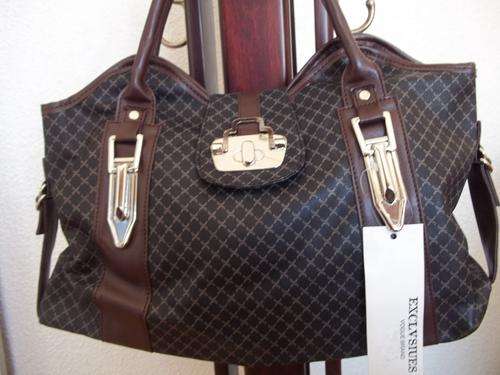 **Stunning Ladies PU leather Bag in BLACK.  A Great buy! Great Quality!