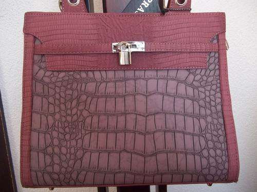 **Stunning Ladies PU mock croc leather Bag in GRAPE PINK.  A Great buy! Great Quality!