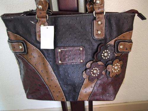 ***Gorgeous ladies designer style  faux ostrich leather in BLACK. GREAT QUALITY, GREAT BUY!