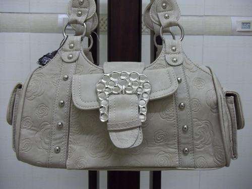 ***Stunning Ladies leather Bag in CREAM.  A Great buy! Great Quality!