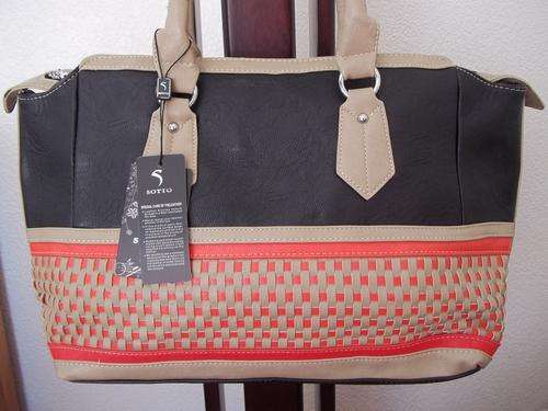 ***Stunning Ladies bonded leather Bag in BLACK & RED.  A Great buy! Great Quality!