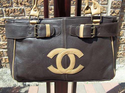 Only One!**stunning 100%  Genuine leather LARGE TRAVEL/HAND BROWN. Travel in STYLE!