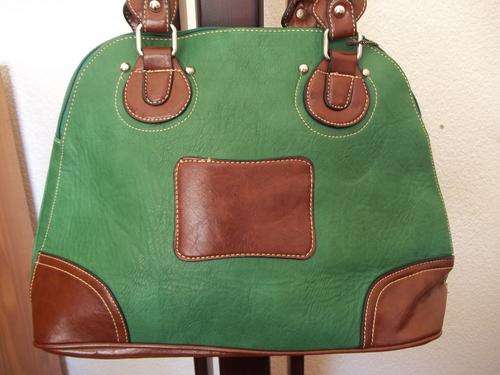 ONLY ONE***Stunning Ladies leather Bag in GREEN.  Great quality,A Great buy!