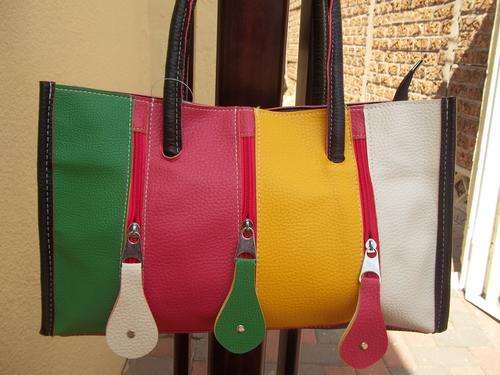 Colorful PU leather Ladies bag Bag in BLACK .For a fun day out. A Great buy!