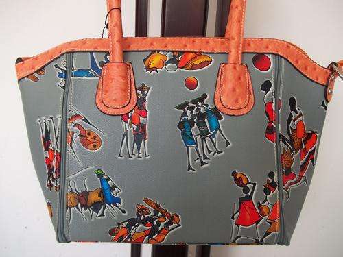 **NEW ARRIVALS**High quality latest EUROPEAN style LADIES HAND BAGS in art print- Great Buy!