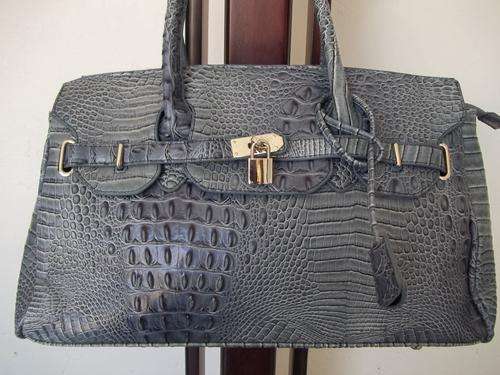 New Arrival***Stunning Ladies Bag in  GREY padlock Bag.  Great quality,A Great buy!