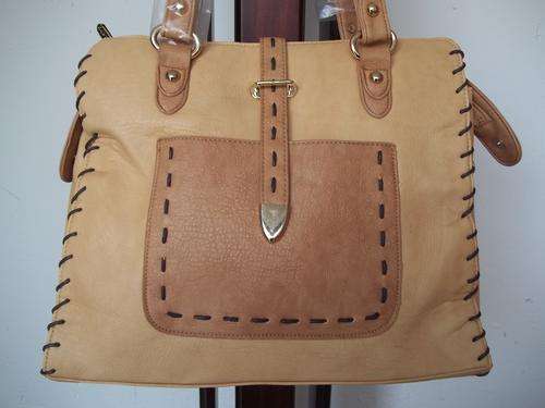 **ONLY ONE***Stunning Ladies Bag in CREAMY BROWN.  A Great buy! Excellent quality!