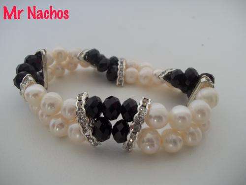Gorgeous FRESH WATER PEARL bracelet with swarvoski elements- Absolutely stunning! Great gift!