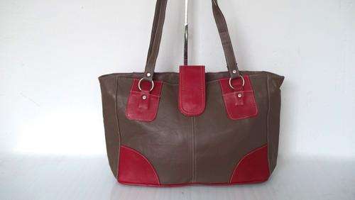 *Only one*Stunning REAL LEATHER HAND BAG in soft Brown- Great quality, great Buy!