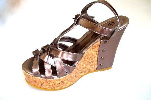 *PROUDLY SA*Gorgeous BEDAZZLED Strappy Silver Wedge- sizes 5- Step out in STYLE with this stunner!