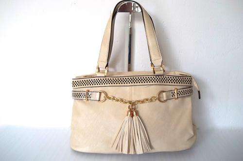 ***NEW ARRIVALS***Stunning Ladies bonded leather Bag in Rich Cream.  A Great buy! Excellent quality!