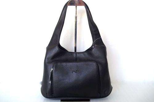 Gorgeous ladies Fino bag in Black-3 separate compartments to house all your belongings with ease!