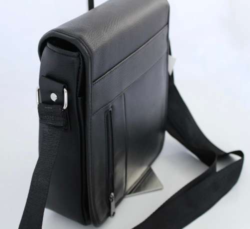 **NEW ARRIVALS**High Quality Mens Shoulder/Messanger Bag- Enough room for all essentials!