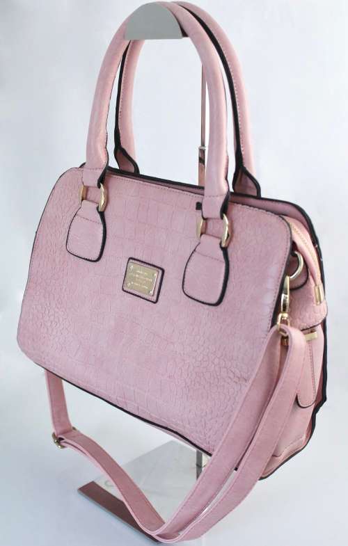 **ONLY ONE**Elegant Faux Crocodile leather bag in Pink-step out in style!