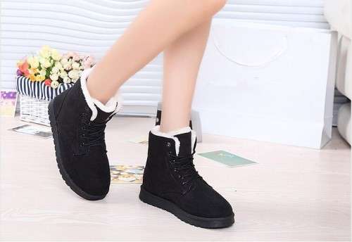 **LAST FEW**Luxury women's soft Fur-lined Boots in Black-available in sizes3-5- Gorgeous!