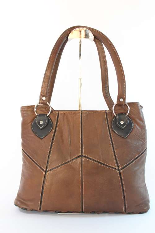 Stunning 100% Geniune LAMB LEATHER HANDBAG in Brown- Classical style!