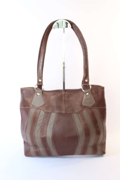 **New Arrival**Stunning Real LEATHER HANDBAG in Brown- Classical style!