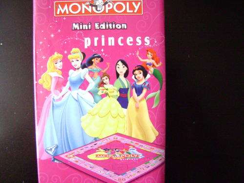 **MONOPOLY** Mini Edition Princess-- ideal for the holidays, take it to the beach,the dam, picnic...