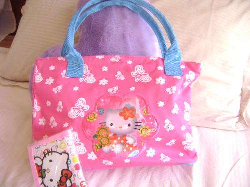 Beautiful Hello Kitty hand bag with a Hello kitty wallet. A must have for any Hello Kitty fan