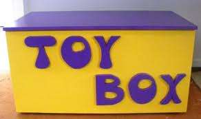 Kidz Gift Box with mixed toys for boys & girls plus bonus mega pack of sweets,chocolates,novelty!!