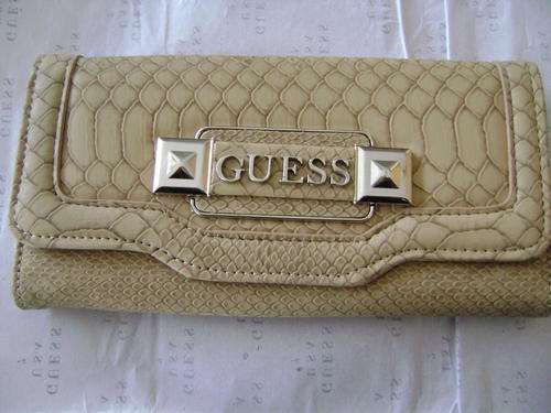 Elegant and stylist GUESS ladies wallet in soft cream . A must have luxury
